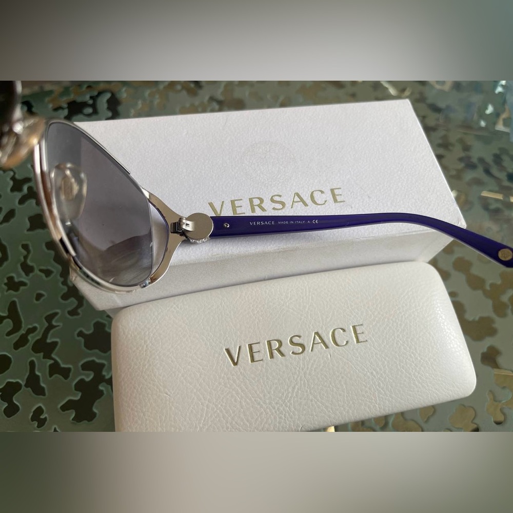 Versace sunglasses women’s used in the box blue frame/gray glass - Picture 3 of 7